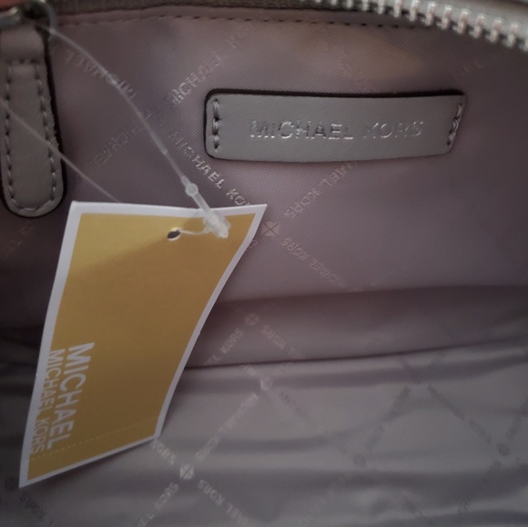 Micheal Kors Handbag - Picture 4 of 7